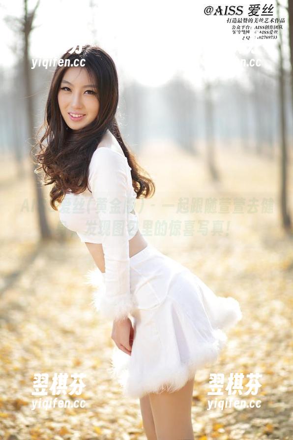 AISS爱丝(黄金版) - 一起跟随萱萱去健身，发现图包里的惊喜写真！