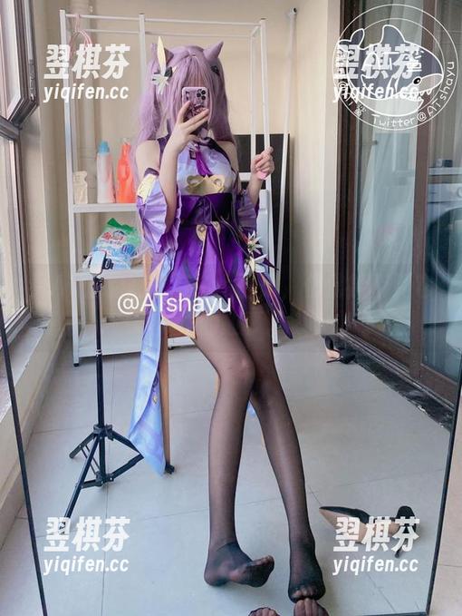 看AT鲨的高跟鞋cos图册，仿佛能听到它们的故事。
