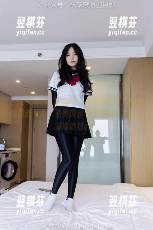 BoBoSocks袜啵啵 - 你敢相信吗？周周的最新写真，油亮肉丝和透明脚尖真是一对奇妙组合！