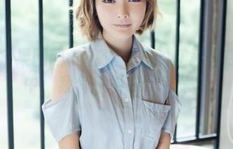 GIRLT果团网 – 在通灵儿的红裙图库分享中，我似乎看见了未来？