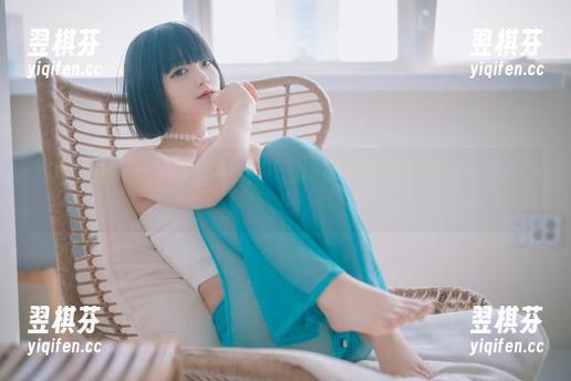 壁纸上放肆美丽，Jenny(정제니)内衣写真陪你度过每一个夜晚！