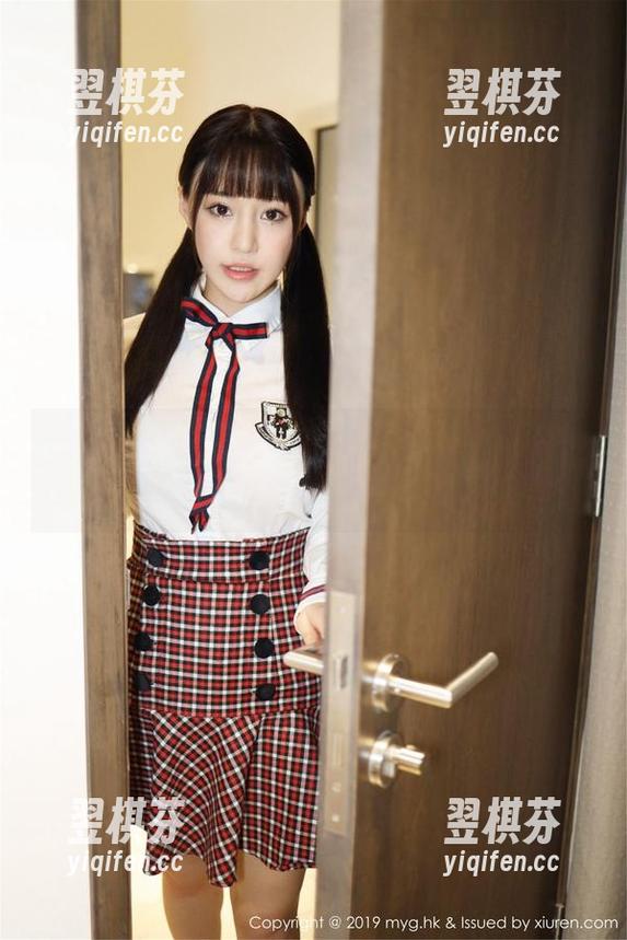 MyGirl美媛馆 - 栗子Riz泳装合集：水中的疯狂与浪漫，谁能拒绝？