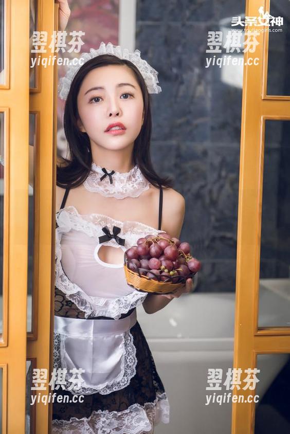 TouTiao头条女神 - 当杨曼妮的美足出现在画面中，图片居然有了灵魂！