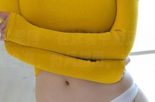 UGirls尤果网 – 在泳装中游荡的李思宁–原图合集，微风拂面，水波轻漾