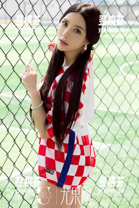 UGirls尤果网 - 拿着睡衣开派对？陈雅漫的作品集更新，来看看她如何颠覆你的想象！