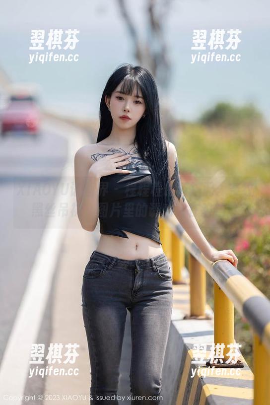 XIAOYU语画界 - 程程程最新搭配：条纹黑丝吊袜，图片里的诱惑实在难挡。