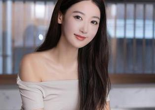 Xiuren秀人网 – 小夕Kitty的死库水图包真的是太有魔力，每一张都像在诉说一个故事。