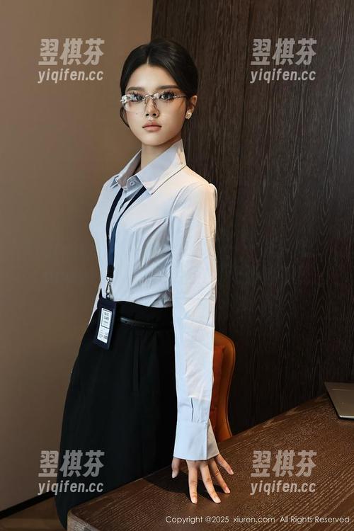 Xiuren秀人网-小蛮妖_honey Xiuren秀人网 - 一秒沉醉——小蛮妖_honey白色图集让这个夏天恍如不见