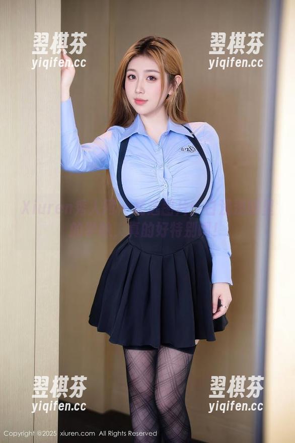 Xiuren秀人网 - 精选图片：白浅浅眼里的学妹，真的好特别啊！