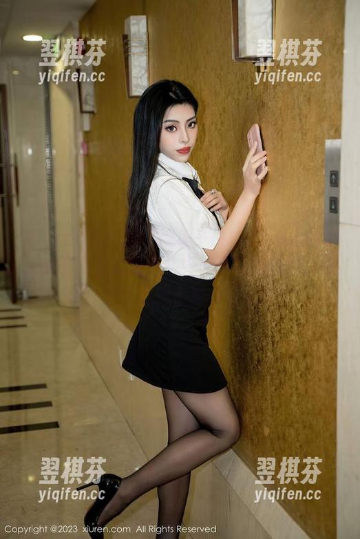 Xiuren秀人网 - 糯美子MINIbabe的女友系列，简直是心头好，下载的时候我在想：为什么我不是她的女友？