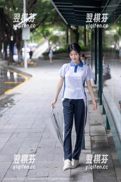 Xiuren秀人网 - 菲菲吃不胖办公室原图，不羡慕都不行，真想偷个懒逃进画里！