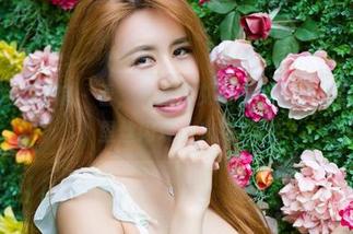 YouWu尤物馆 – 看，这就是艾小青的无圣光写真！裤里丝闪现小火花？