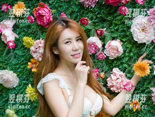 YouWu尤物馆 - 看，这就是艾小青的无圣光写真！裤里丝闪现小火花？