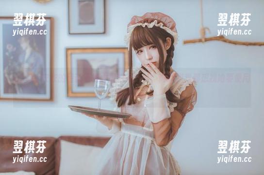 coser衣衣的碧蓝航线大凤旗袍cos，高清到我都想找她要使用说明书。