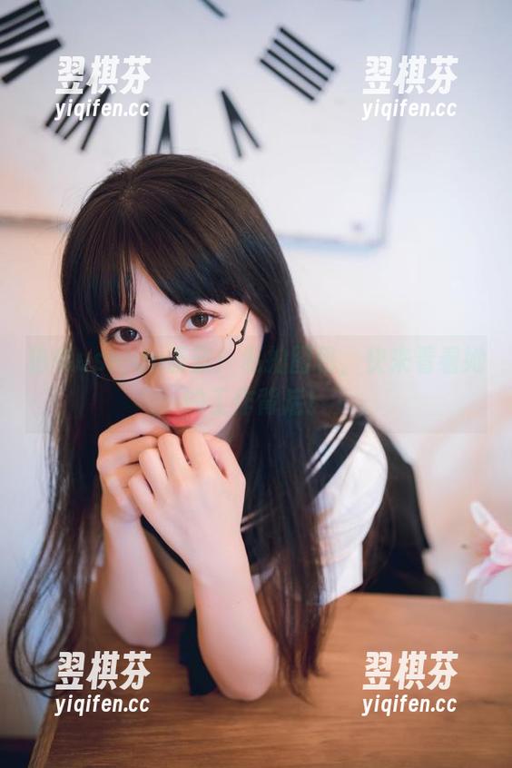 usejan蓝蓝 秘书usejan蓝蓝:私拍图包,快来看看她的工作背后!