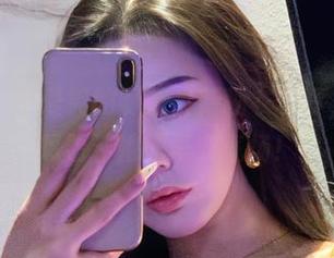 微密圈 – 不爱笑的赛琳最新睡衣写真，等不及想看看她的早安气场！