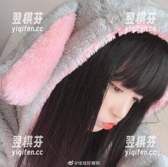 佳佳好难啊的镂空写真：原图赏心悦目，让我想起了我的单身日常，哈哈，空着真方便！