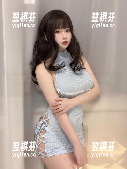 依依超级懒 从图库精选:依依超级懒的2021圣诞特辑,快来找找换装的圣诞老人