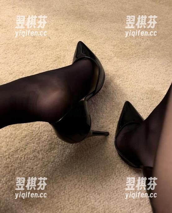 微密圈 - 图库风波：保守的二舅妈对镜，难道我真的那么好看？！