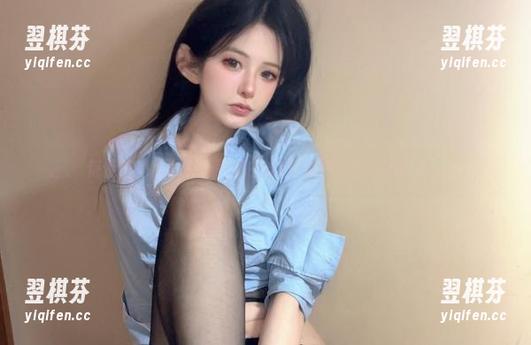倦倦喵的新角色：吊带白丝+更新图片引发的联想...