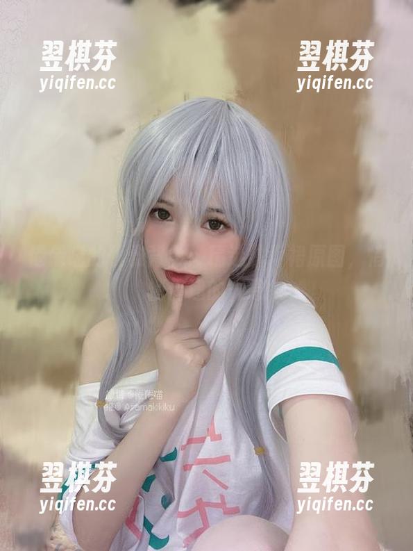 倦倦喵的优雅背影：精选露背裙原图，悄悄传递的气息