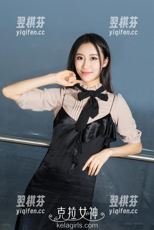 克拉女神-佟玉儿 克拉女神 - 精选图库:佟玉儿牛仔裤,看来时尚就该这样玩!