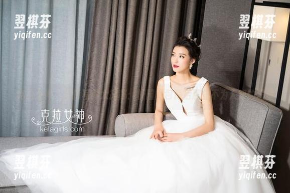 克拉女神 - 舒彤写真大揭秘：校园图包背后那些不为人知的渴望