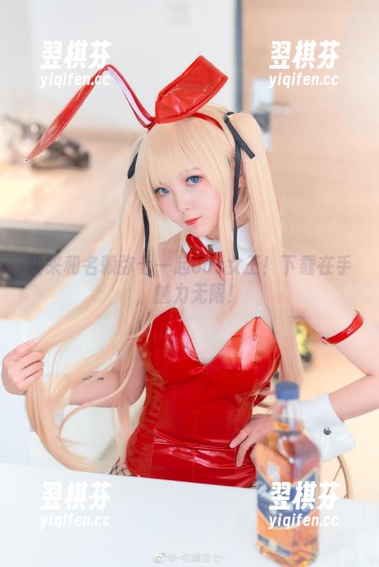 名赖弥七 快来和名赖弥七一起cos女王!下载在手,魅力无限!