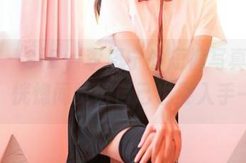 嗲囡囡 – SiByl李思宁的短裤写真：轻松俏皮，恍惚间觉得自己也要入手一条！
