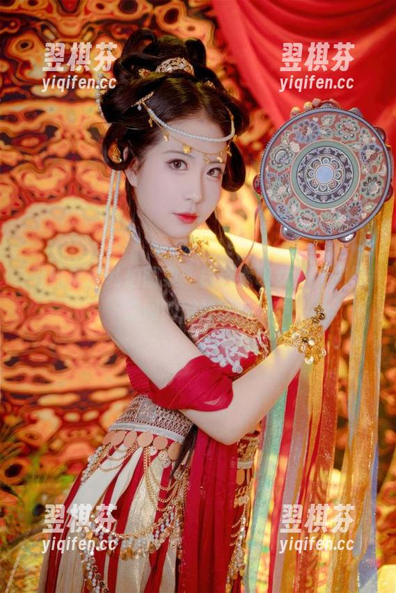 嗷呜虎虎私拍图集：棕色透明女仆，光影之间的微妙暧昧！