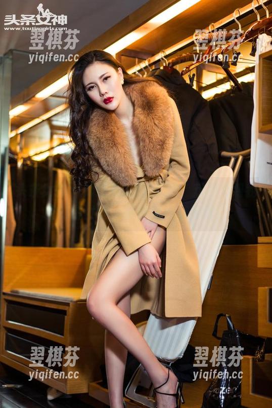 头条女神 - 刘瑾希的JK原图，欢迎来到我的幻想世界，顺便给我点赞吧！