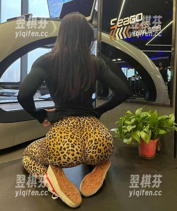 宝儿茹171 微密圈 - 宝儿茹171的白绑带系列:原图里的魔力,让人想偷偷下载。