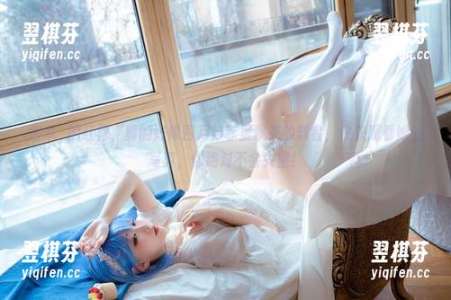 宫本桜的红裙，真的好像四月芳菲里飘来的舞者，快来观看她的写真，你绝对不会失望！