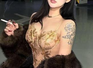 微密圈 – 小u优优子、礼服与写真的完美组合，下载如今已唾手可得！