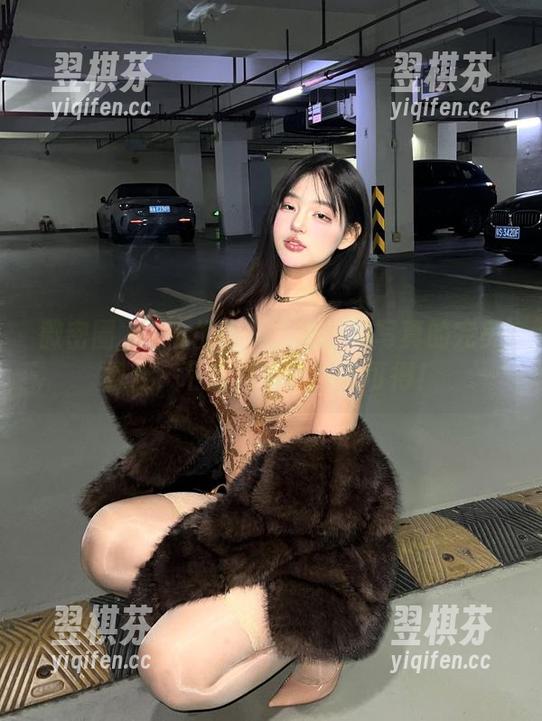 小u优优子 微密圈 - 小u优优子、礼服与写真的完美组合,下载如今已唾手可得!