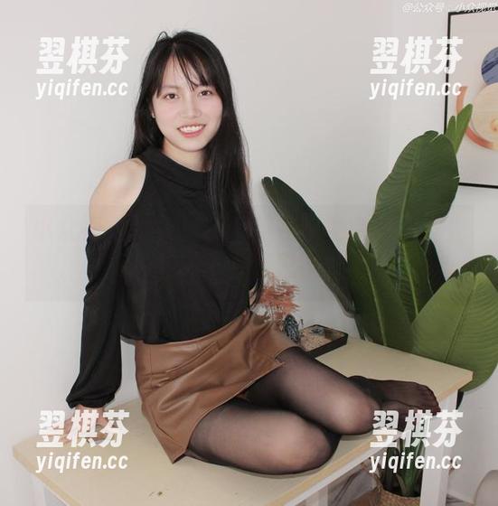 小众视觉 - 看！小苹果在泳池中的无圣光瞬间，那些不可思议的作品