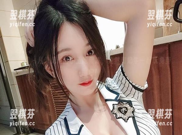 微密圈 - 从未见过的小玉吃果冻，竟然和奶牛一起玩免费图包！