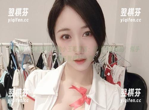 微密圈 - 男友视觉下的小玉吃果冻：原图中透露的，似乎是很多默默的心思！