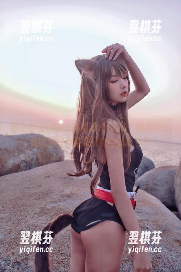 看小鹿鹿shika的蔷薇JK合集，图包中的姿态竟有种甜美又微妙的暗示？