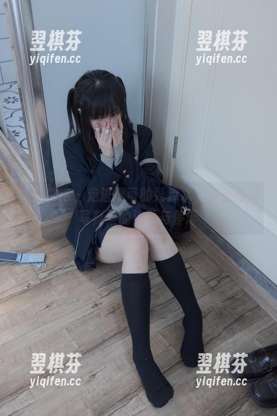 少女秩序 - 走进鹿可的死库水，感受高清写真集的流动与停滞