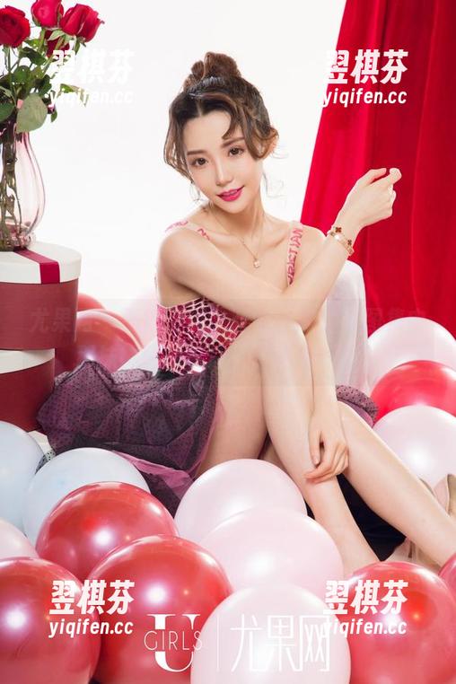 尤果网 - 不得不说，张雪馨的白丝图集中那抹神秘感真让人想多看一眼！