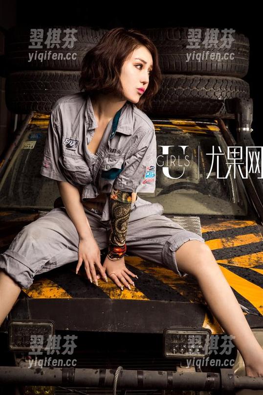 尤果网 - 黛熙儿的美脚，简直是美图中最闪亮的星星！