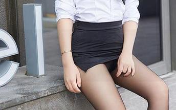 尤蜜荟 – 黄依婷穿白衬衫的高清原图，简直可以申请版权！太吸引人了！