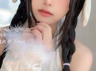 又来了！‘布丁大法’又更新小红帽精灵写真，真是让人心动不已！