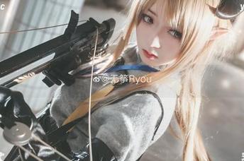 无筝ryou的吊带写真，在线畅游在那种朦胧美感里……