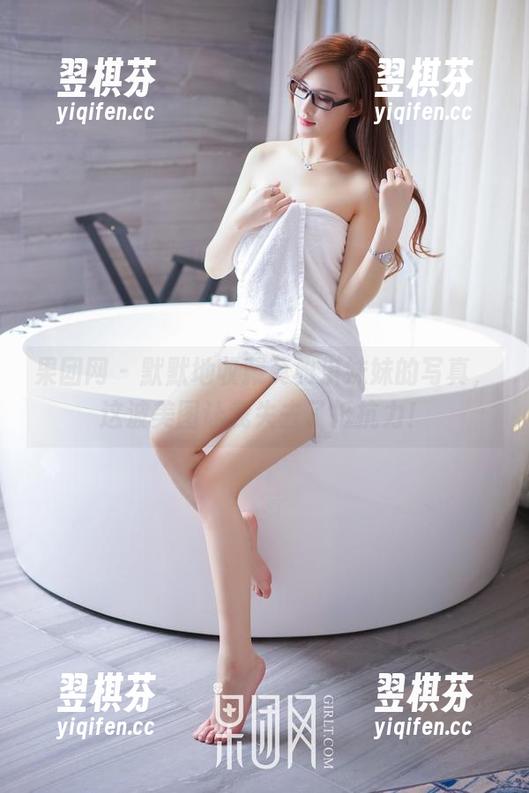 果团网-莫雅淇 果团网 - 默默地收藏莫雅淇妹妹的写真,这波美图让我失去了抵抗力!