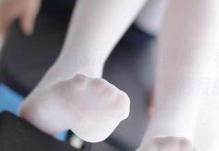 森萝财团 – 跟随Sia的美脚图册，看看她是如何把‘脚’艺术玩出新高度的！