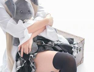 森萝财团的JK黑丝少女，分享这些让人捉摸不透的娇羞瞬间！
