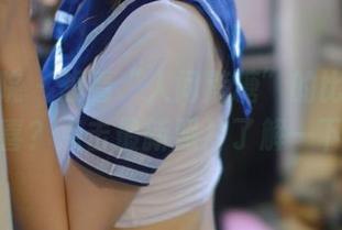 模范学院 – 想看“人间荒糖”的比基尼惊喜？点击最新照片了解一下