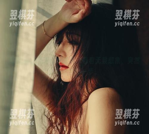 樱晚gigi高跟鞋：原图承载着无数想象，突然猜测她的每一步。